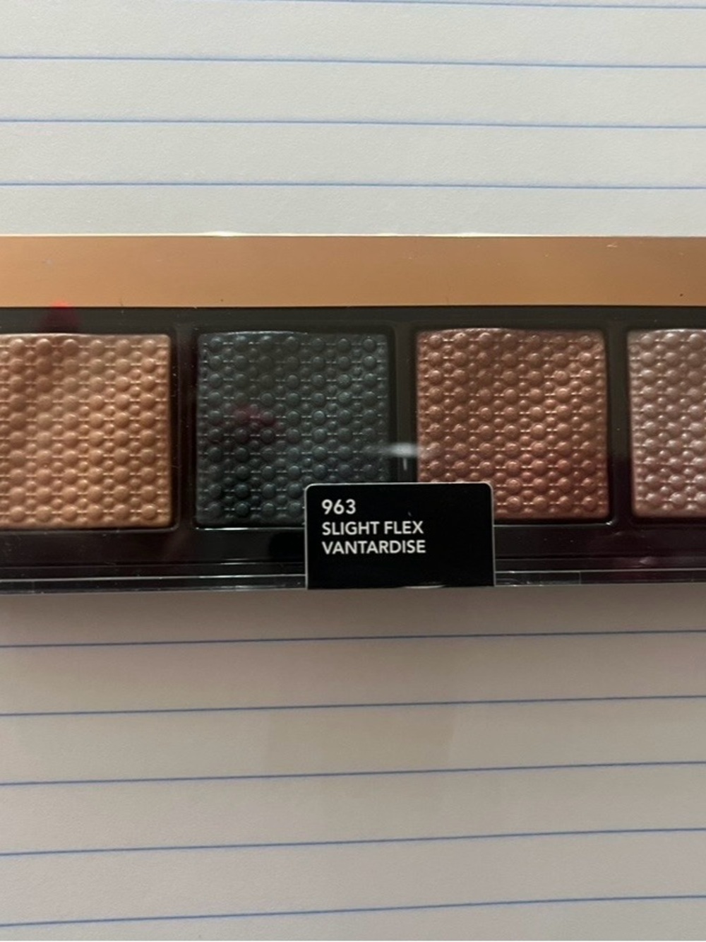 Revlon Slight Flex Vantardise Eyeshadow Palette - Bronze, Charcoal, Rose